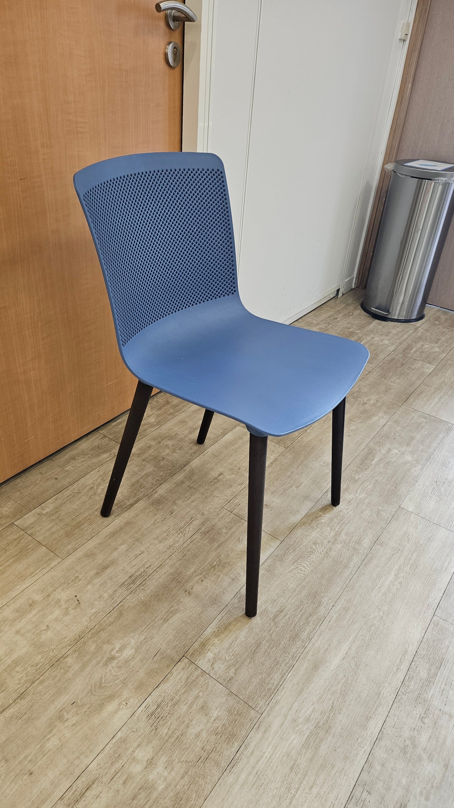 Chaise Forma 5 Glove Bleu et Noir
