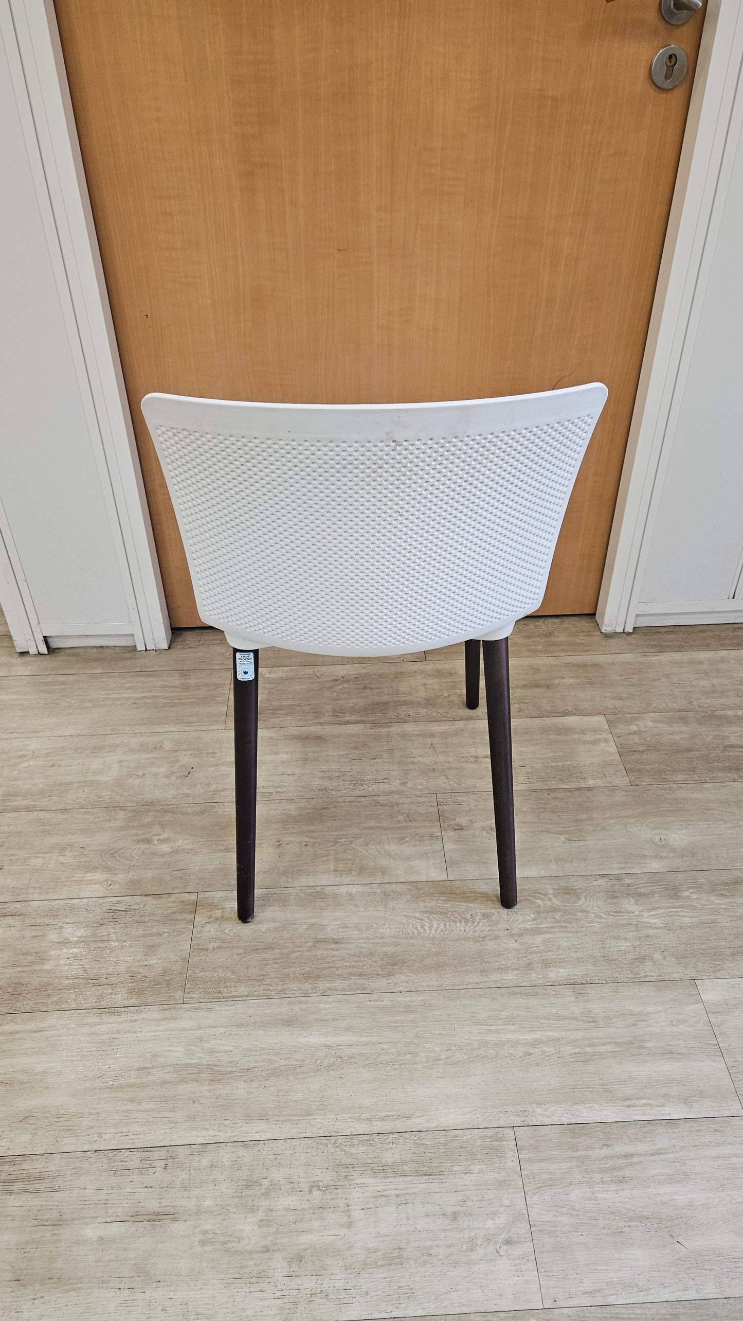 Chaise Forma 5 Glove blanche et noir