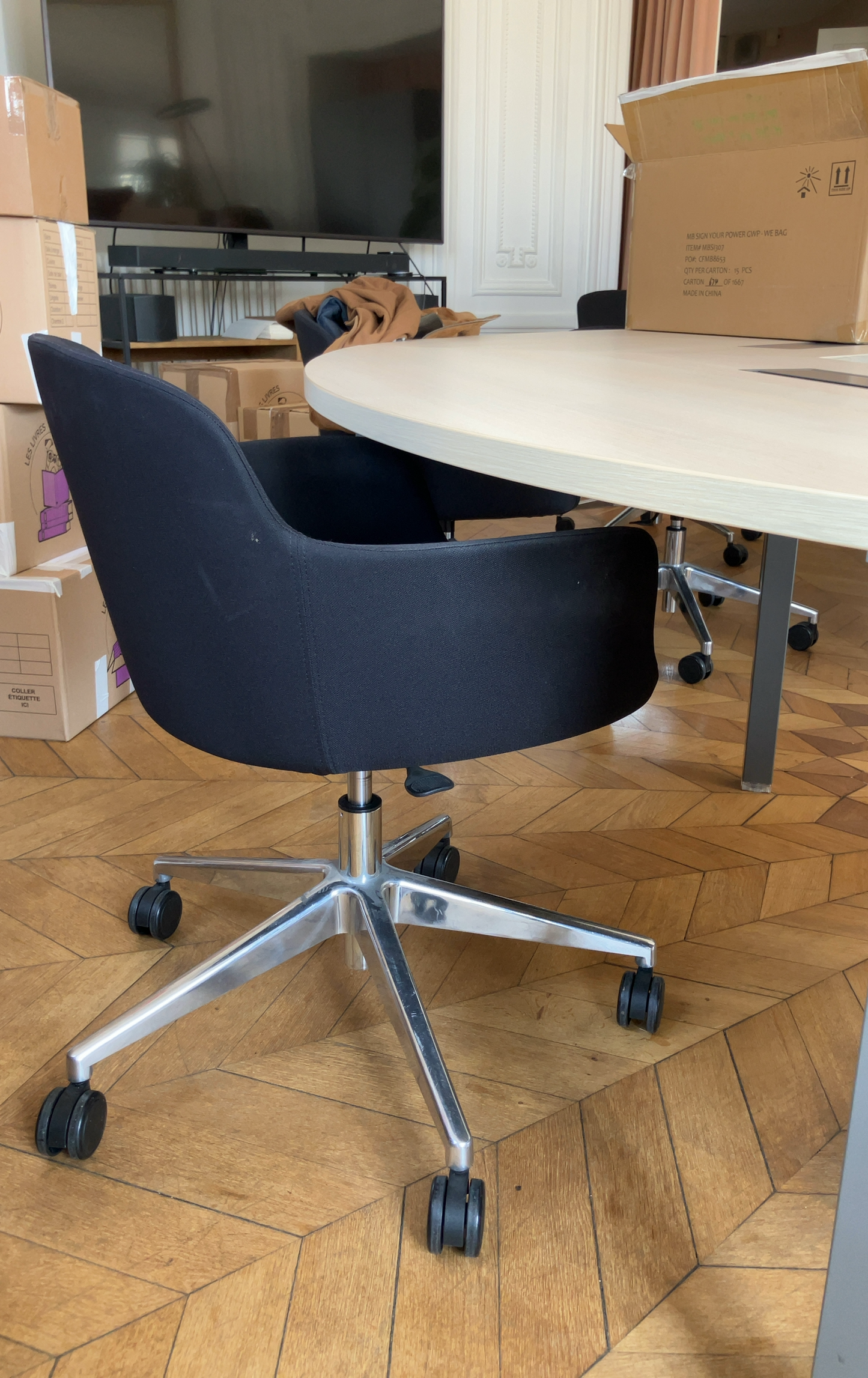 Chaise Narbutas en Tissu Noir