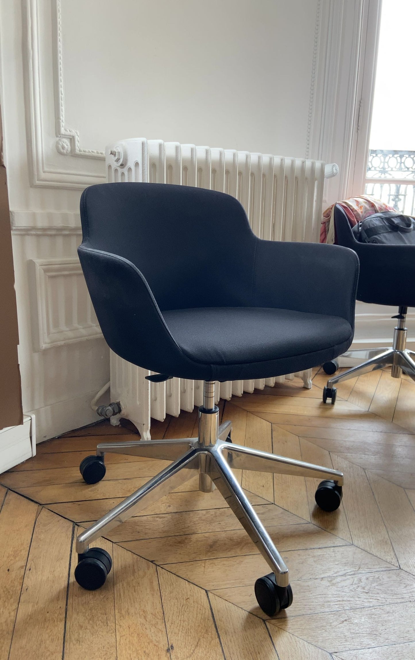 Chaise Narbutas en Tissu Noir