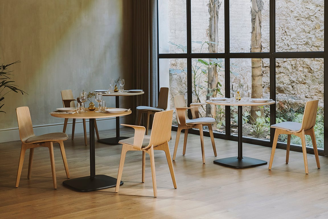Chaise de réunion Lottus avec dossier et assise en plastique et tissu