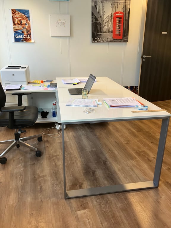 Bureau de direction blanc