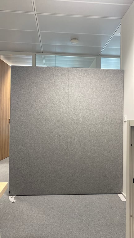 Cloison en tissu gris