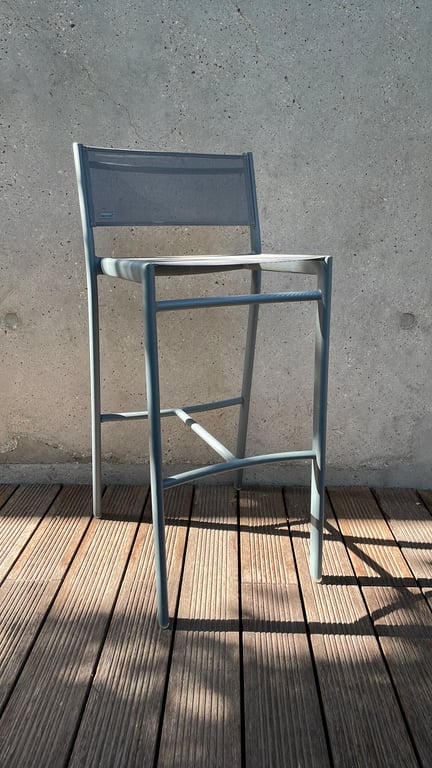 Chaise/tabouret haut en métal et plastique, sans roulettes ni accoudoirs