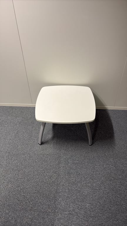 Table basse rectangulaire en mélaminé et métal