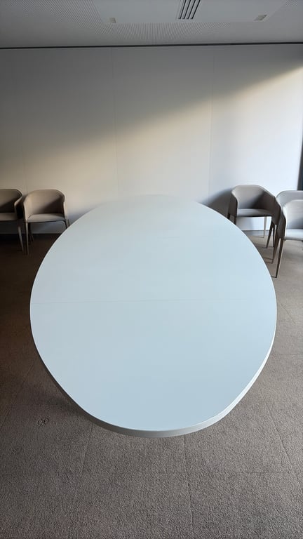 Table de réunion ovale