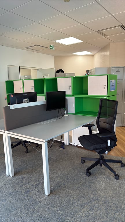 Bureau droit modèle 160 avec accès pratique et structure robuste