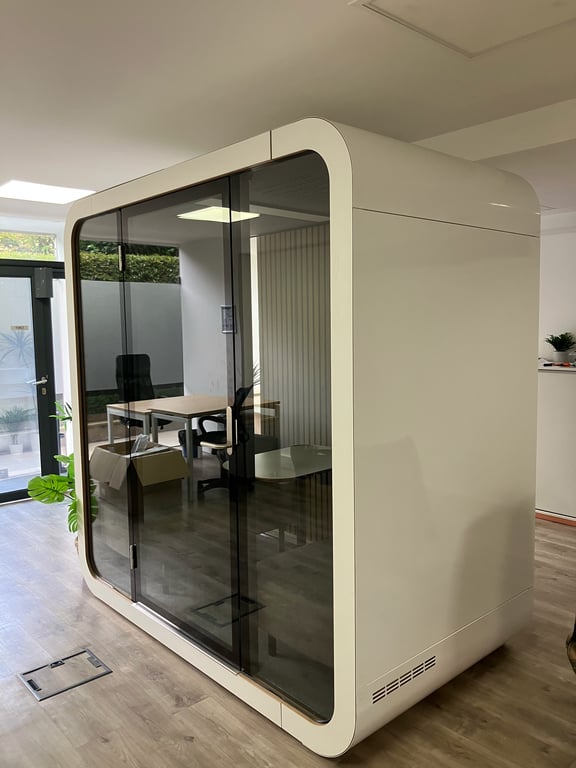 Cabine acoustique Quattro pour 2 à 4 personnes