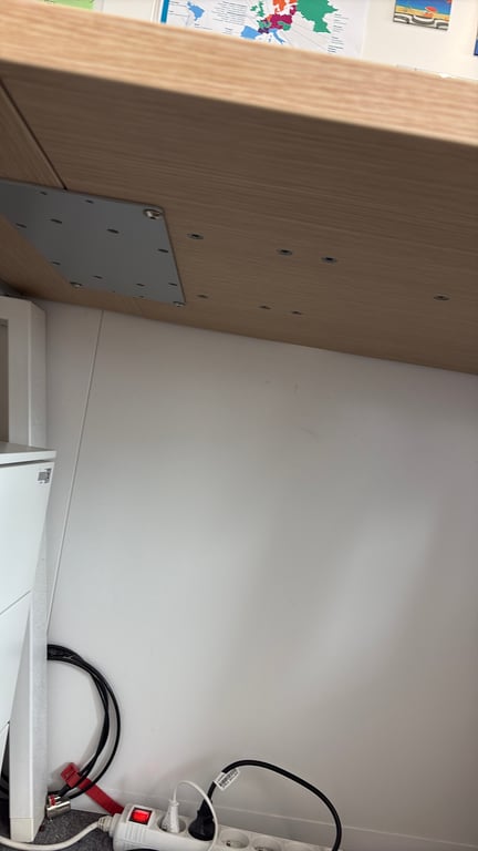 Bureau droit - Plateau en bois et pieds en métal
