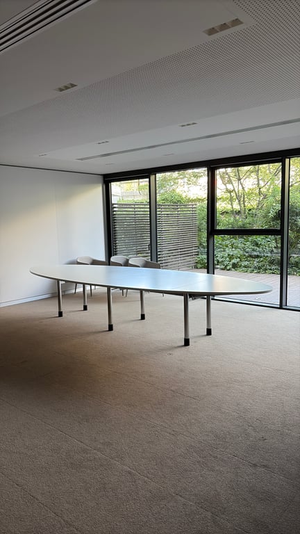 Table de réunion ovale