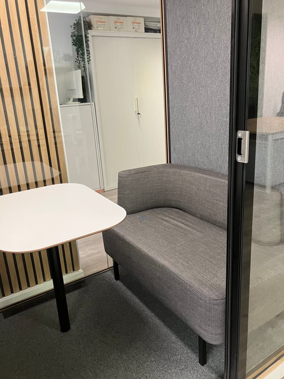 Cabine acoustique Quattro pour 2 à 4 personnes