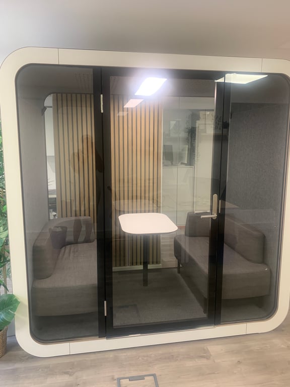 Cabine acoustique Quattro pour 2 à 4 personnes