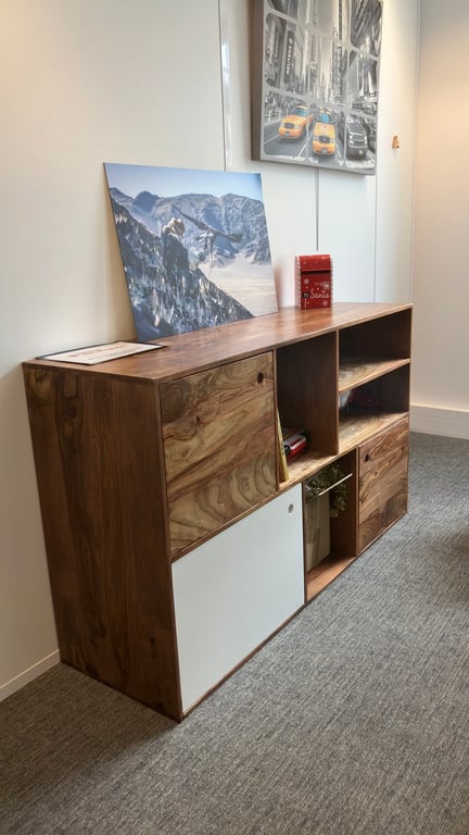 Armoire basse non verrouillable avec portes battantes