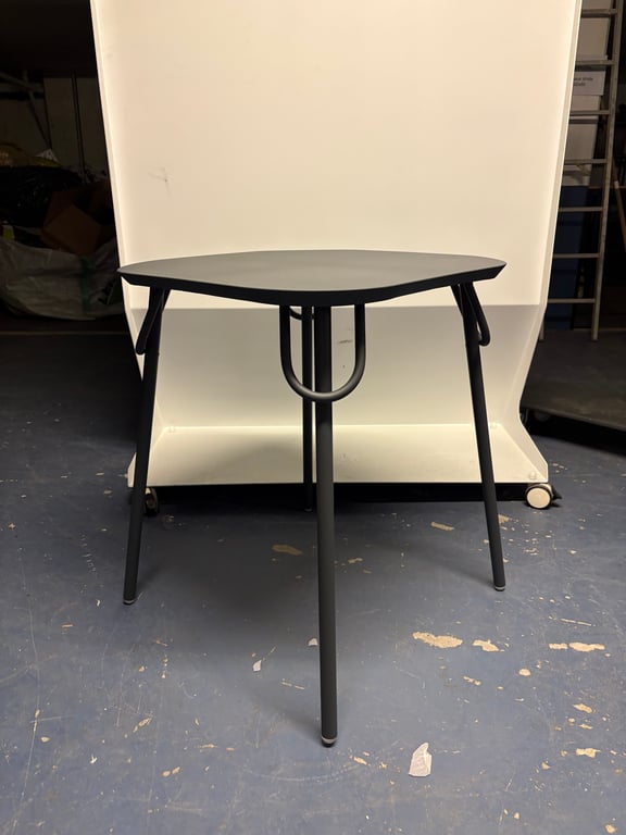 Table d'extérieur rectangulaire en métal