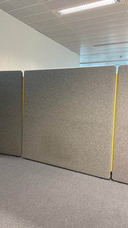 Cloison en tissu gris clair sans roulettes 140x140x2 cm