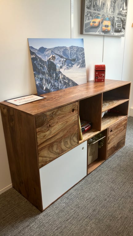 Armoire basse non verrouillable avec portes battantes