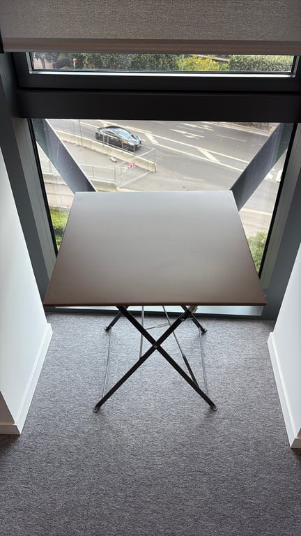 Table rectangulaire d'extérieur rabattable en métal coloris Teak
