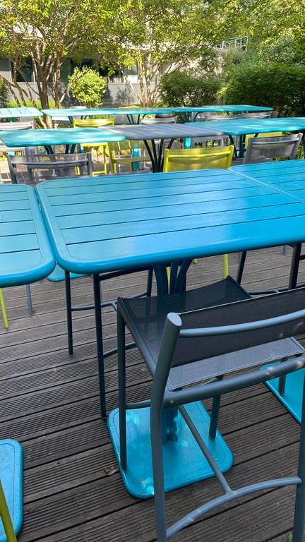 Chaise/tabouret haut en métal et plastique, sans roulettes ni accoudoirs