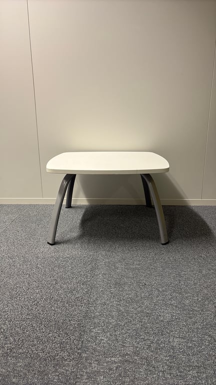 Table basse rectangulaire en mélaminé et métal