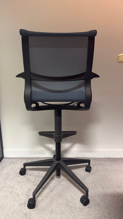 Fauteuil de bureau avec roulettes et dossier plein