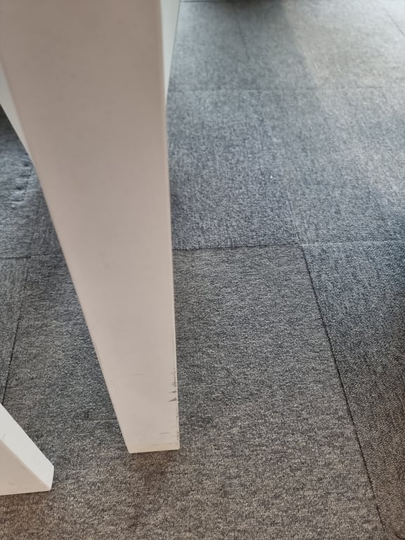 Bureau droit - Plateau en bois et pieds en métal