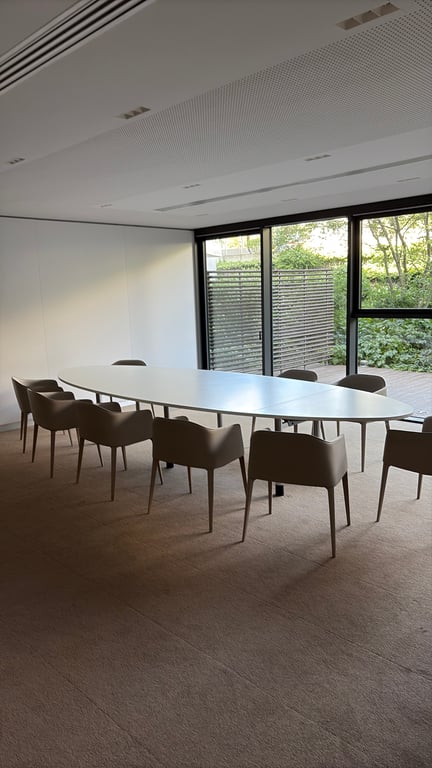 Table de réunion ovale