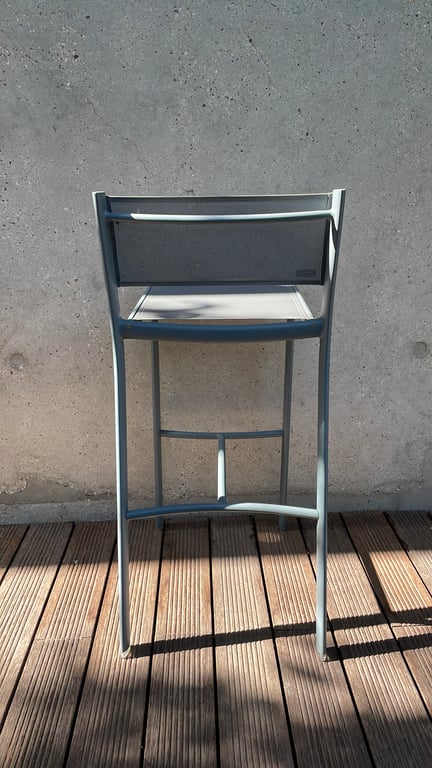 Chaise/tabouret haut en métal et plastique, sans roulettes ni accoudoirs