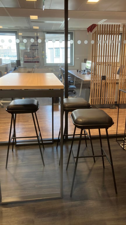 Tabouret haut en cuir et métal