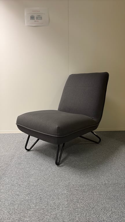 Fauteuil en Tissu Gris avec Pieds en Métal Noir