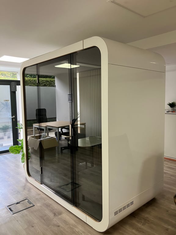 Cabine acoustique Quattro pour 2 à 4 personnes