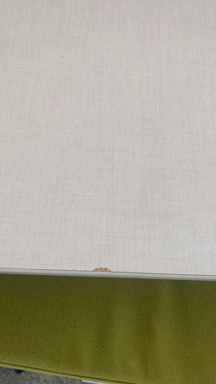 Bureau droit modèle 160 avec accès pratique et structure robuste