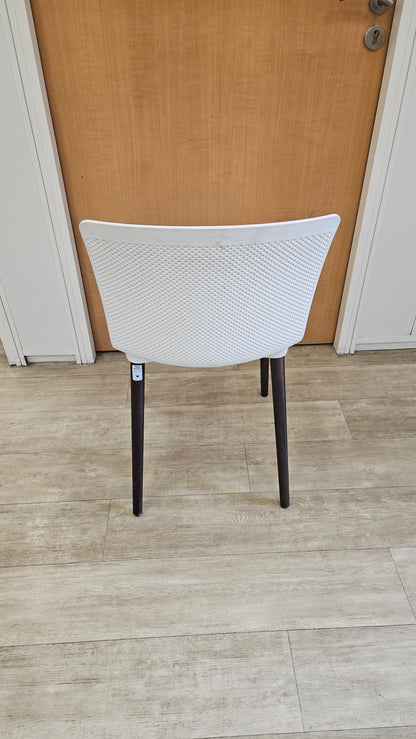Chaise Forma 5 Glove blanche et noir