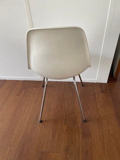 Chaise Vitra blanche