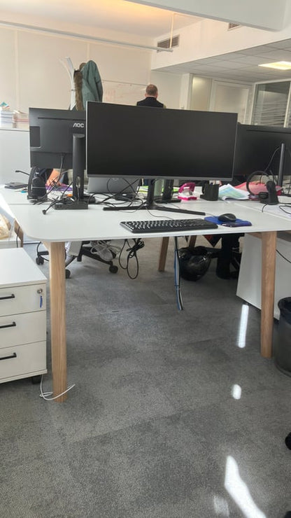 Bureau multiposte modèle 144x140
