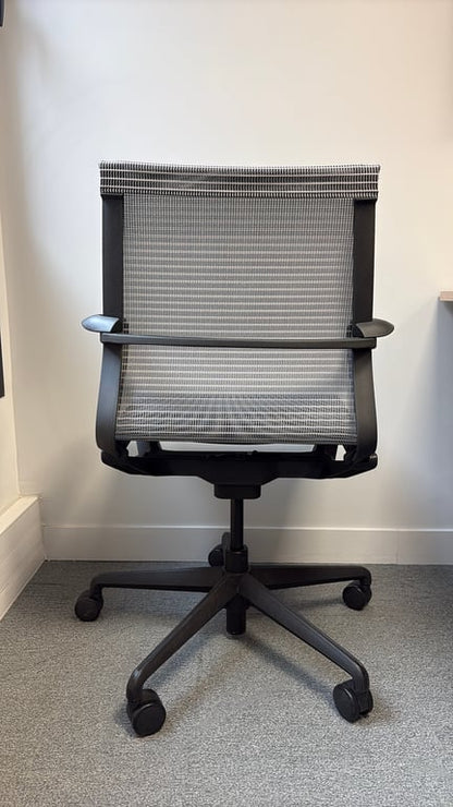 Fauteuil de bureau ergonomique avec roulettes et dossier résille