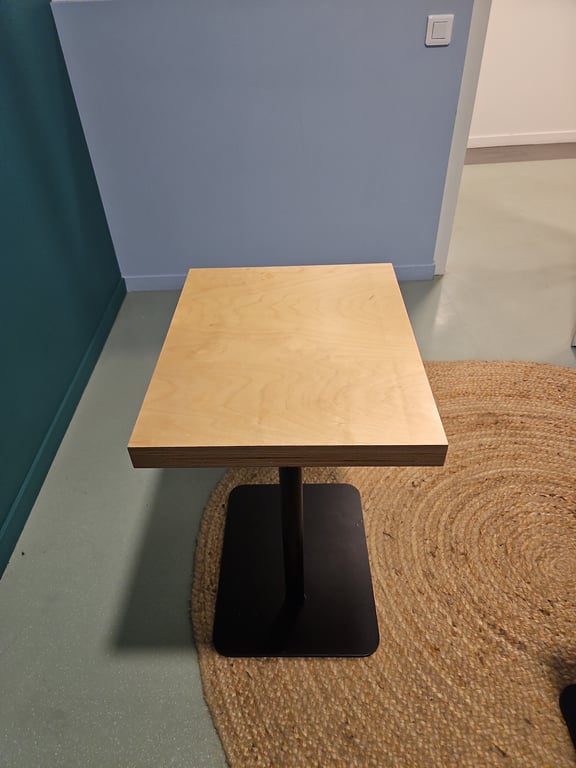 Table basse rectangulaire en bois massif et métal