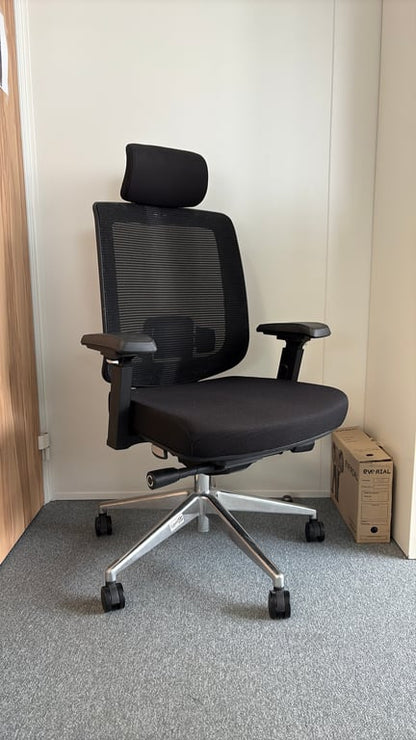 Fauteuil de bureau avec têtière et roulettes