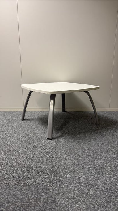 Table basse rectangulaire en mélaminé et métal