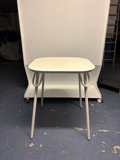 Table d'extérieur rectangulaire en métal blanche