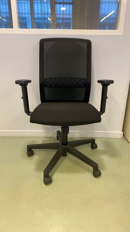 Fauteuil de bureau avec roulettes et accoudoirs réglables