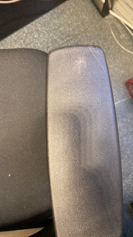 Fauteuil de bureau avec roulettes et accoudoirs réglables