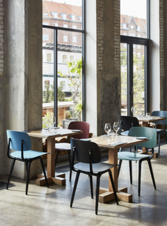 Chaise de cafétéria Revolt en bois