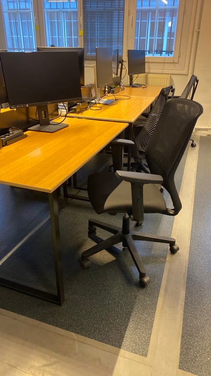 Fauteuil de bureau avec roulettes et accoudoirs réglables