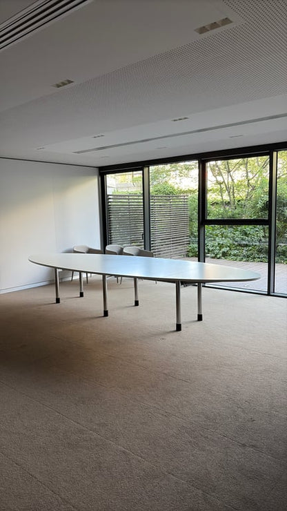 Table de réunion ovale