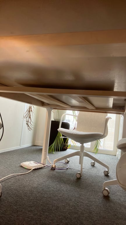 Table de réunion rectangulaire 180x90 en mélaminé blanc