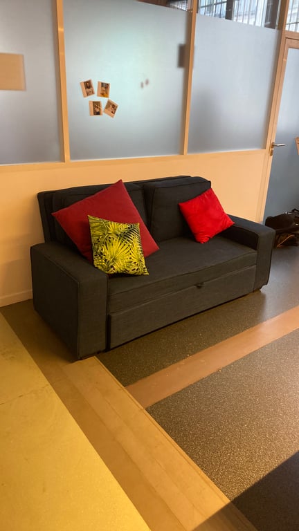 Canapé rectangulaire avec accoudoirs en tissu