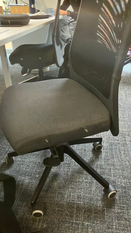 Fauteuil de bureau modèle Markus avec têtière