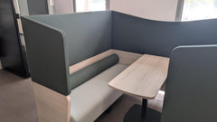 Canapé acoustique 4 places avec tablette fixe