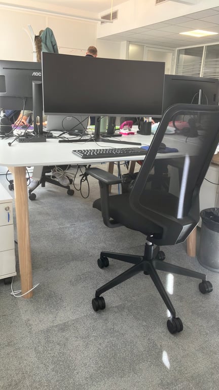 Bureau multiposte modèle 144x140
