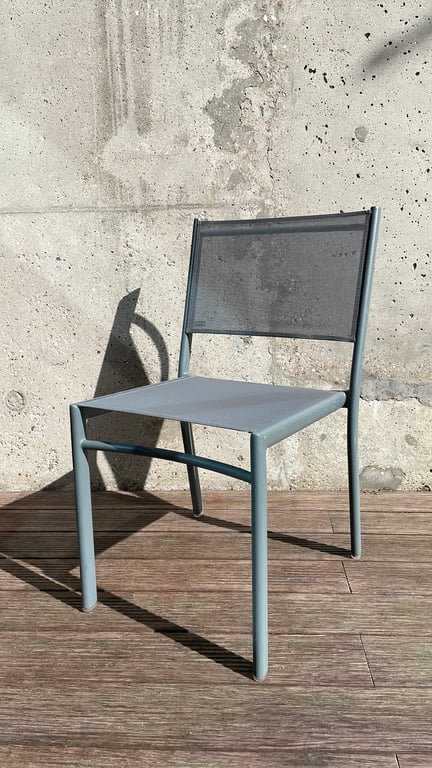 Chaise d'extérieur en métal et plastique